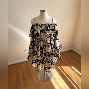 4X black and white pattern dress with shirred top